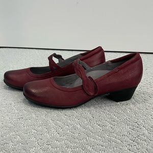 ABEO size 8 burgundy leather Mary Janes